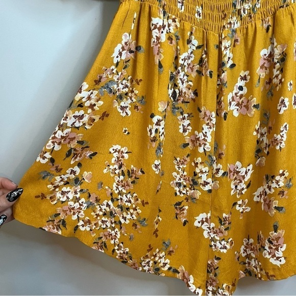 Flynn Skye Justine Square Neckline Mustard Springs Floral Crepe Romper Size M - Picture 7 of 16